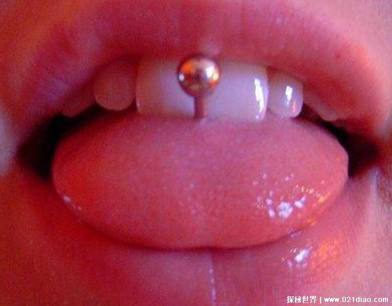 女孩子舌头打钉是为什么,只是单纯的喜欢(舌钉能和上帝交流)