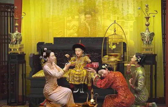 慈禧可以坐在龙椅上吗，不可以(只有皇帝才能坐龙椅)