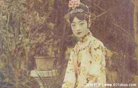 婉容皇后的一生简历，曾出轨丈夫的侍卫并且染上鸦片毒瘾