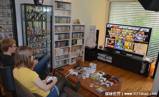 世界第一宅男Melonpan，屋子里随处可见二次元美少女