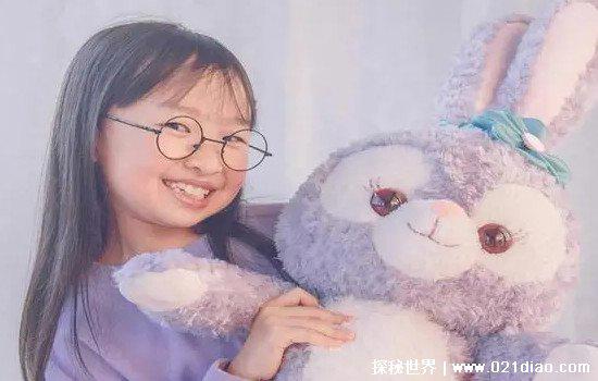 草莓朵朵是不是林晚晚，不是(草莓朵朵叫王奕萌/林晚晚已露脸)