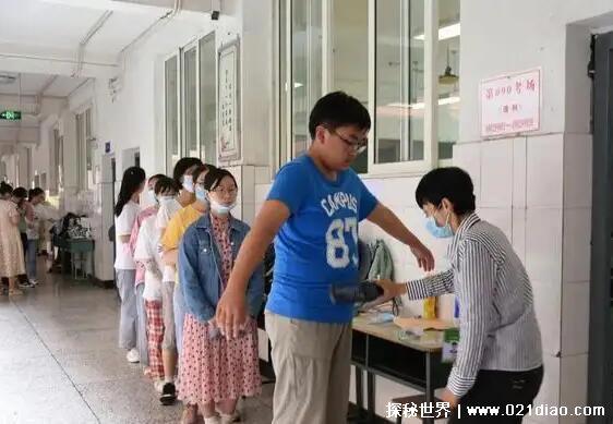 女生高考可以穿泳装吗,可以的(会成为全场的焦点最好不要穿)