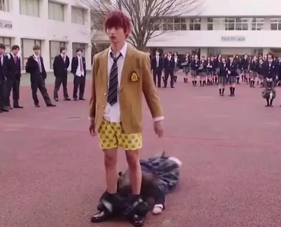 社死现场什么意思，指极度尴尬的场面(尴尬到宁愿去死的程度)