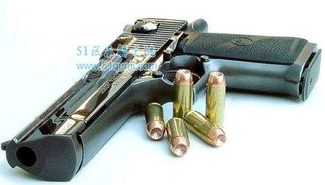 世界上威力最大的三把手枪 射击大型猎物直接瞬间秒杀