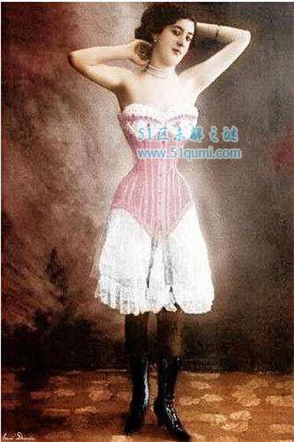 欧洲束腰有什么危害?欧洲束腰比中国裹脚更致命