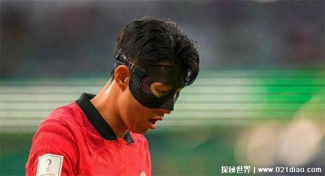 为什么戴面具踢足球(因为受伤)