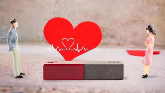 壁咚是什么意思啊?强势表白的暧昧动作(男女都可用)