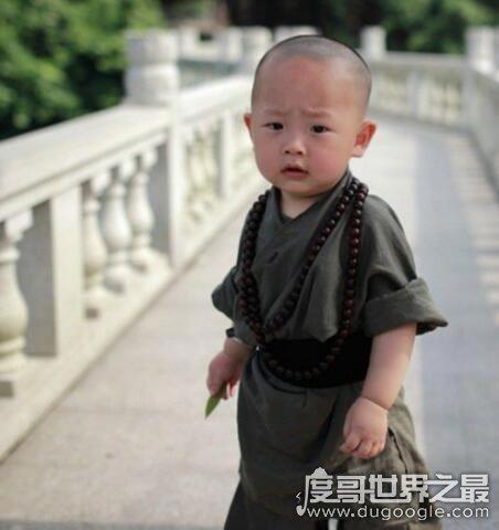 西禅寺超萌小和尚，一岁多大的呆萌小和尚爆红网络