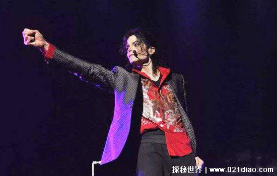 迈克尔杰克逊演唱会晕倒人数最多的一次，5000人晕倒(23人死亡)