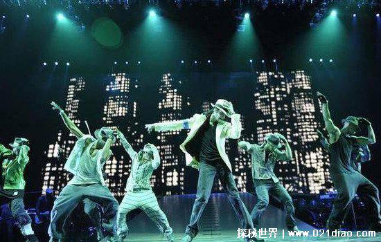 迈克尔杰克逊演唱会晕倒人数最多的一次，5000人晕倒(23人死亡)