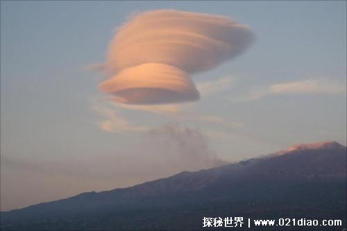 十大世界上最诡异的云，粉色飞碟云最诡异(疑似为外星人飞船)