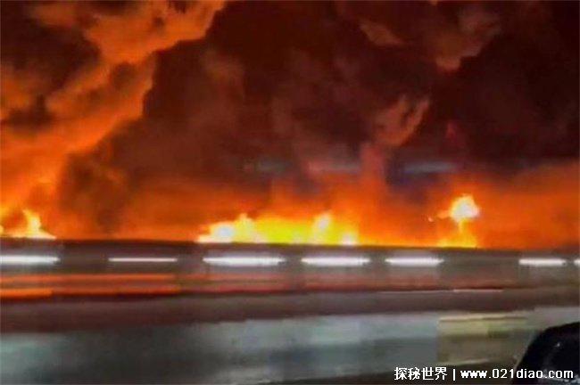 泉州油罐车爆炸,车上润滑油起火后落高架桥(人员无事)