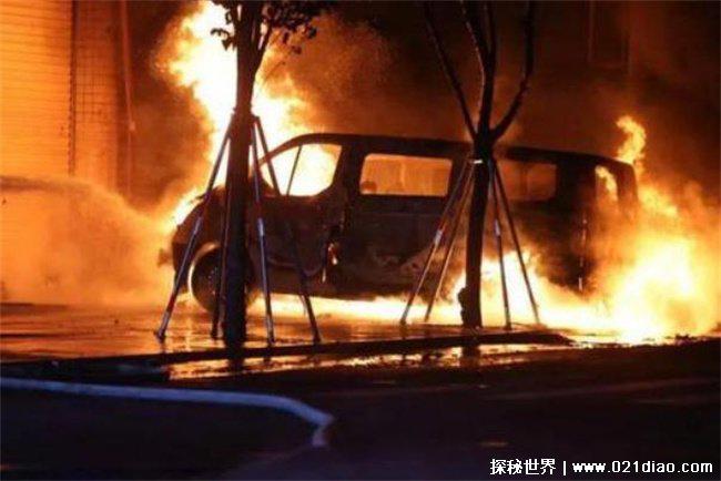 泉州油罐车爆炸,车上润滑油起火后落高架桥(人员无事)