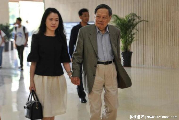 翁帆的第一任丈夫照片,离婚后与大自己五十岁的杨振宁结婚