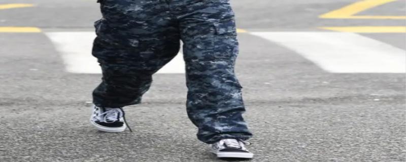 迷彩裤可以搭配什么样的鞋子
