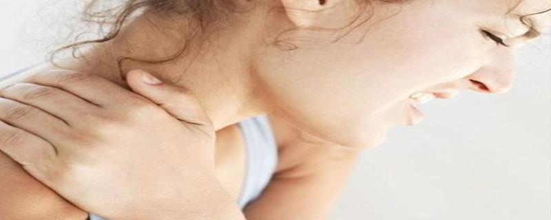 肩周炎三个动作自愈方法 肩周炎是怎么引起的