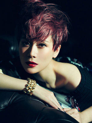 4组国民好媳妇海清婚纱照图片 明星辣妈海清短发单人婚纱照样片欣赏