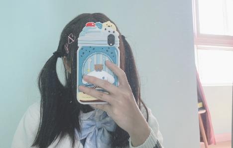 成都吴施蒙火了后，遭网友人肉扒皮，心疼她老公！