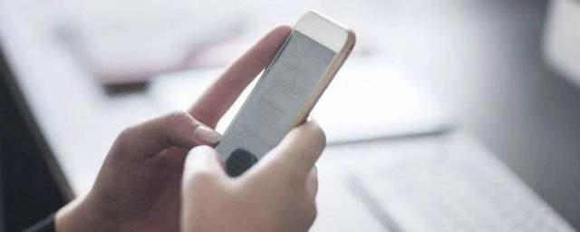 【饭圈用语】“吧唧”是什么意思？