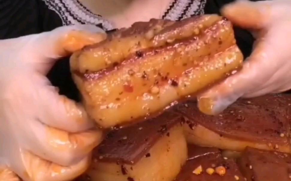 油面包是什么意思？大家千万不要去看油面包吃播倒放视频