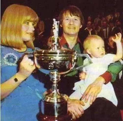 历届斯诺克世锦赛冠军夺冠捧杯瞬间