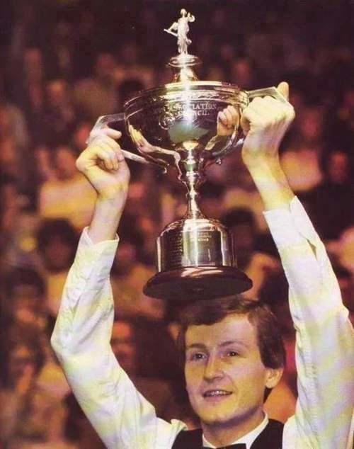 历届斯诺克世锦赛冠军夺冠捧杯瞬间