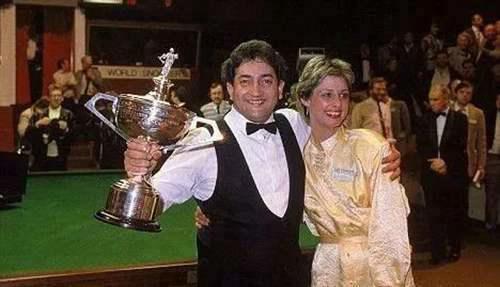 历届斯诺克世锦赛冠军夺冠捧杯瞬间