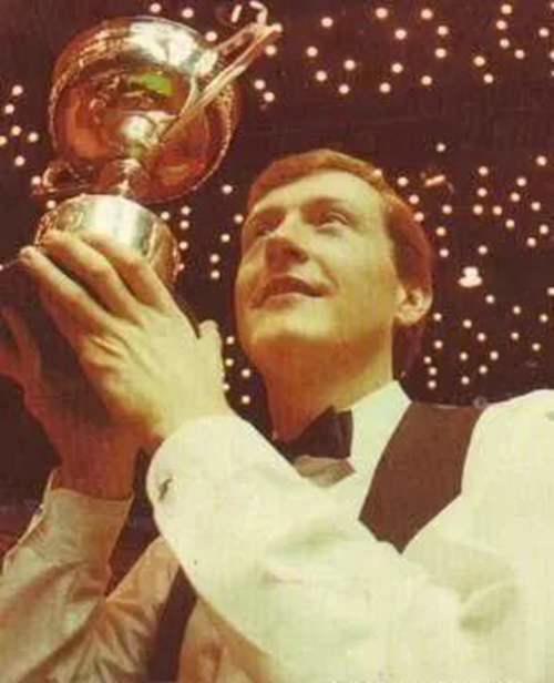 历届斯诺克世锦赛冠军夺冠捧杯瞬间