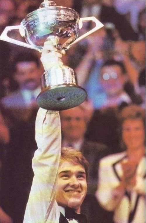 历届斯诺克世锦赛冠军夺冠捧杯瞬间