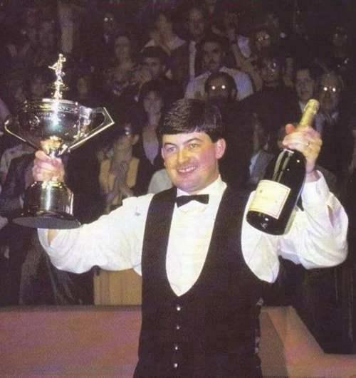 历届斯诺克世锦赛冠军夺冠捧杯瞬间