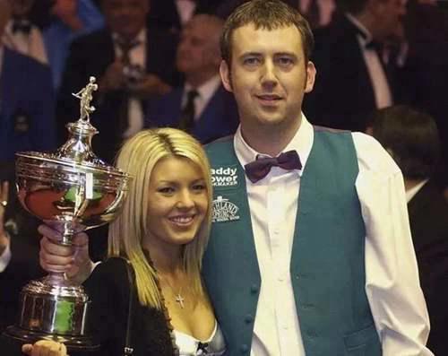 历届斯诺克世锦赛冠军夺冠捧杯瞬间