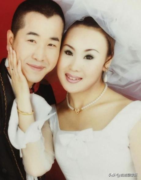 51岁 刘能 王小利 二婚娶80后同事儿女双全 前妻近照颜值颇高