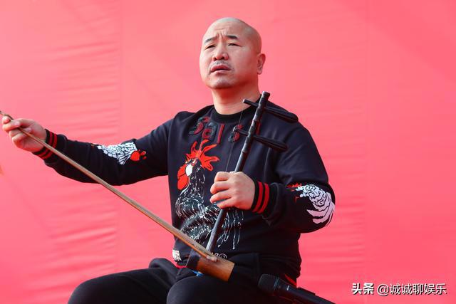 51岁 刘能 王小利 二婚娶80后同事儿女双全 前妻近照颜值颇高