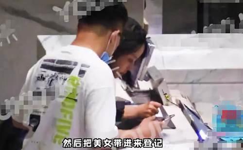 张一山新恋情曝光 俩月换三个女友 他的感情史未免太精彩