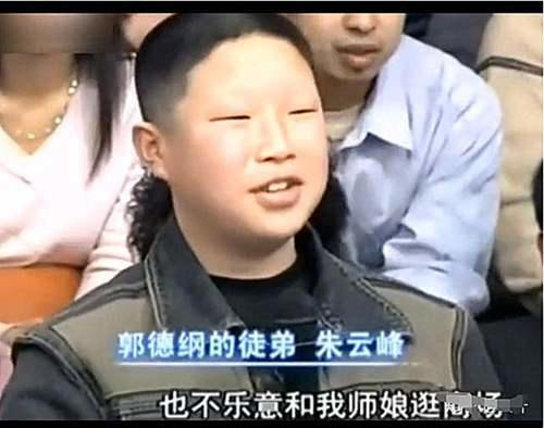 郭德纲妻子王惠曾为丈夫在后台给徒弟下跪 为郭麒麟婚后14年才生子 今戴万元围巾