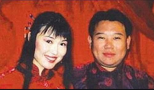 郭德纲妻子王惠曾为丈夫在后台给徒弟下跪 为郭麒麟婚后14年才生子 今戴万元围巾