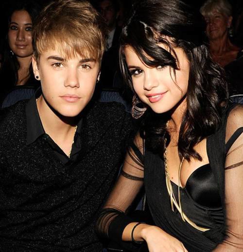 贾斯汀比伯和赛琳娜的恋爱史