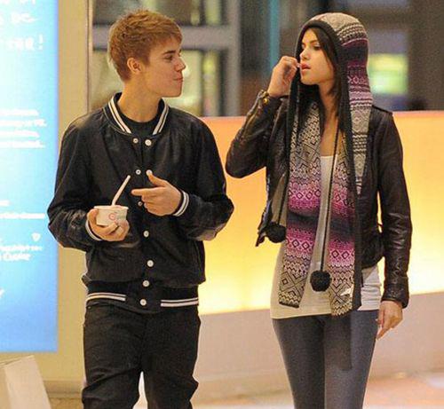 贾斯汀比伯和赛琳娜的恋爱史