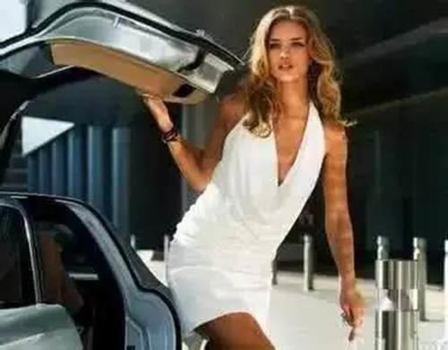 变形金刚 电影系列的历任女主角大盘点