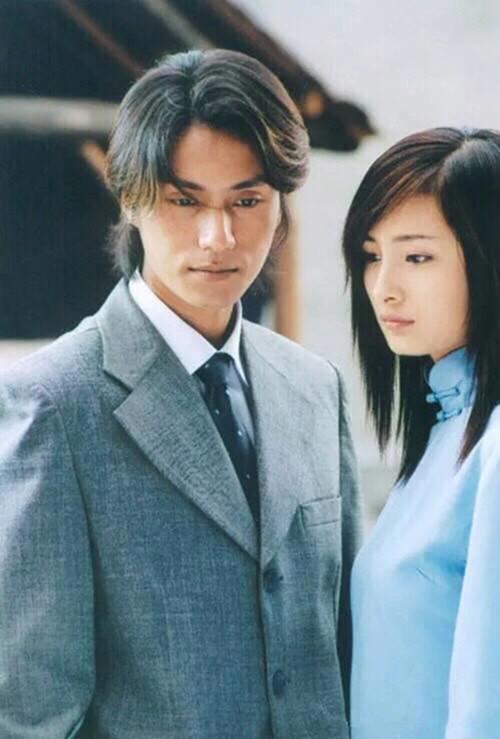 杨幂隆胸是真的吗怎么那么大