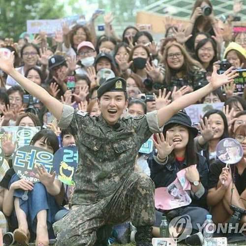 SuperJunior成员金厉旭今日结束兵役任务 正式退伍并接受媒体采访