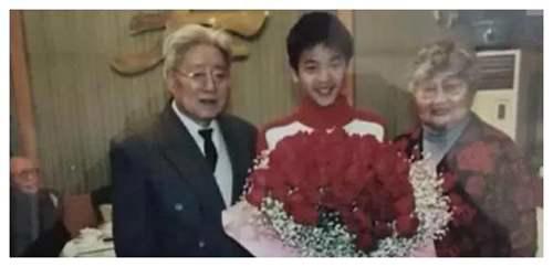 张若昀起诉父亲张健 涉14亿财政纠纷 父子关系破裂早有痕迹