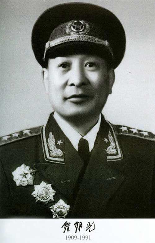 柯蓝的爷爷是谁 为什么不姓钟