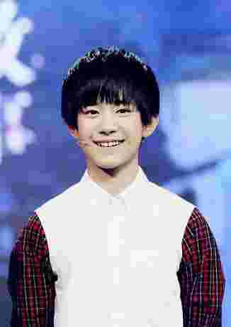 易烊千玺家庭背景大揭秘