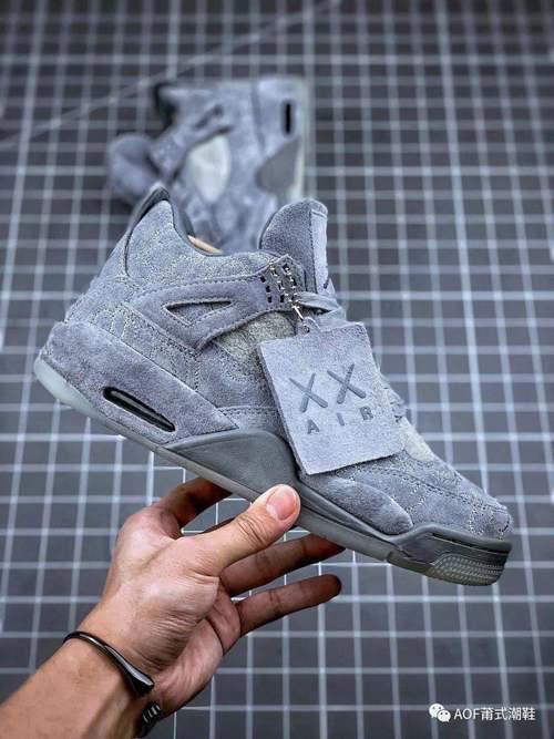 涂鸦风格芝麻街来袭 KAWS联名AJ4开箱实测