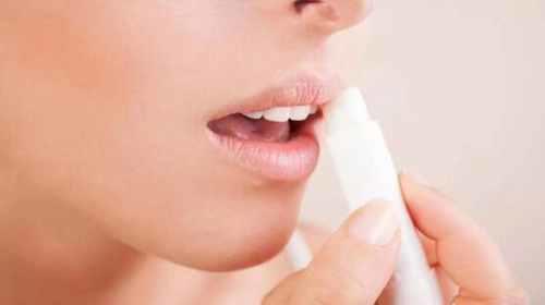 涂口红的正确方法步骤