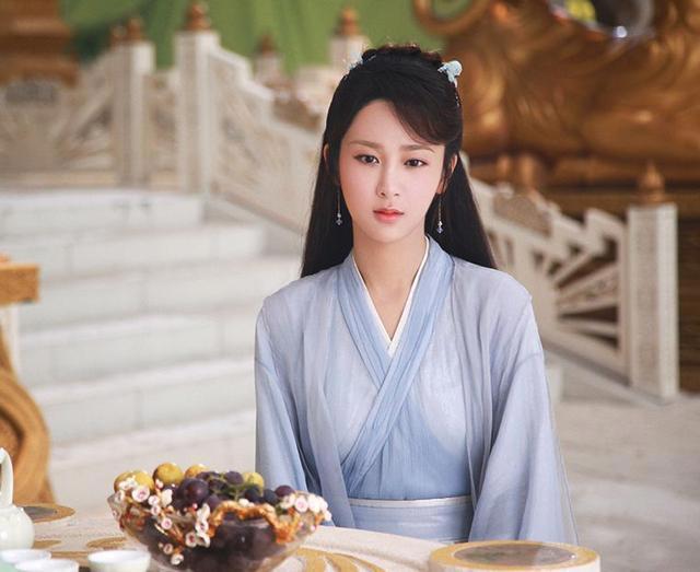 杨紫家庭背景曝光 母亲曾参与多部影视剧