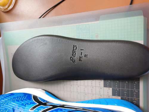 跑鞋测评篇一 亚瑟士近几年偷工减料 论亚瑟士转变态度后本人的第一双GT20008测评