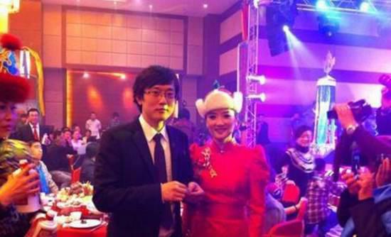 凤凰传奇是夫妻关系吗