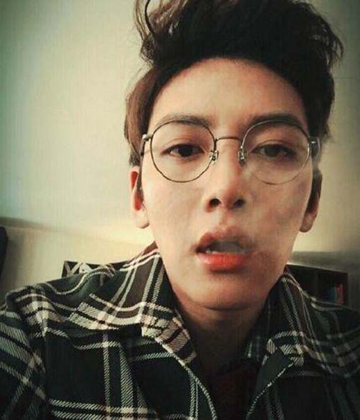 池昌旭曾自爆抽烟了吗